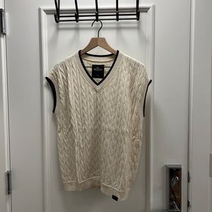 Hollister men’s sweater vest Small